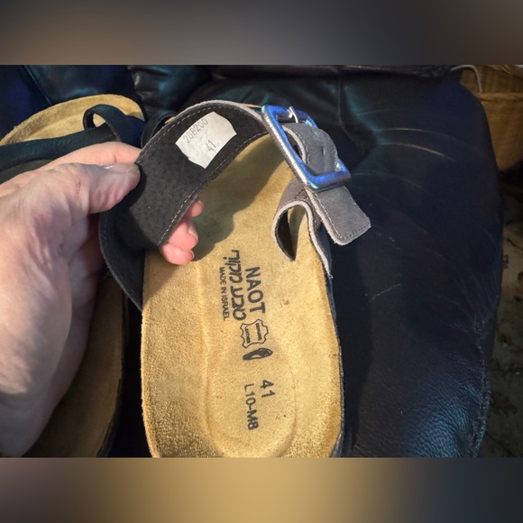 NAOT Fresno Leather Sandals Two Tone Strap Toe Loop Black & Taupe Sz 41 L 10 /M8 - Picture 4 of 15